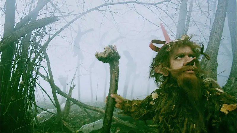 Tomáš Vorel naděluje. Pod stromeček Skřítka, na leden režisérskou verzi Kamenného mostu.