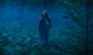 Recenze: Les sebevrahů nedokáže využít potenciál legendárního strašidelného místa