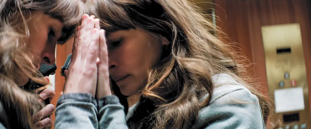 Julia Roberts se v thrilleru Tajemství jejich očí nevzdává. Podívejte se na ukázky a film o filmu.