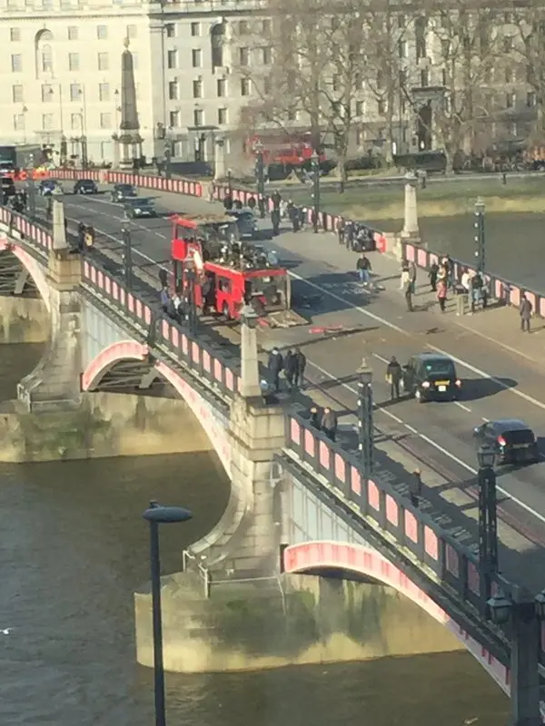 martin-campbell-a-pierce-brosnan-se-spolu-pusti-do-hemingway