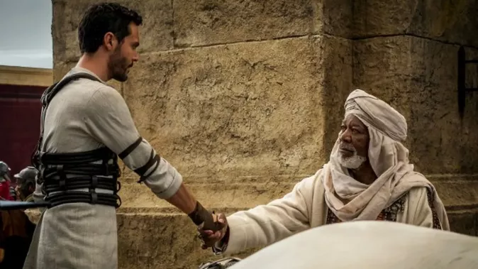 Jack Huston se jako vozataj Ben-Hur prohání arénou. První trailer a fotky z Ben-Hura jsou tu