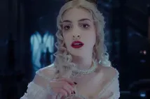 Anne Hathaway - Alenka v říši divů: Za zrcadlem (2016), Obrázek #2