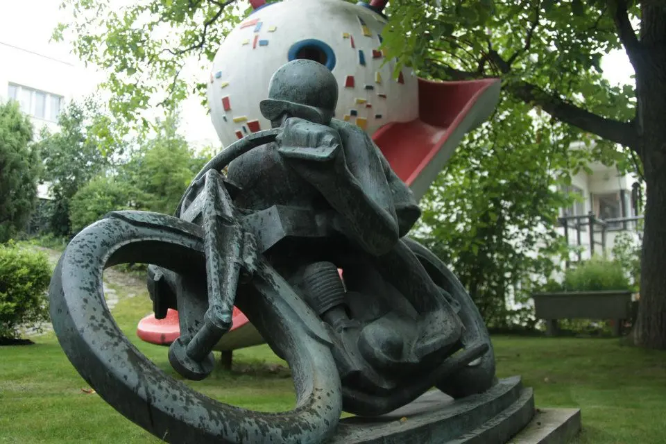 monstrum-nad-prahou-postavime-a-odpalime-rika-reziser-filmu-o-autorovi-stalinova-pomniku