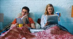 Recenze: Maggie má plán - malá, příjemná, odlehčená komedie