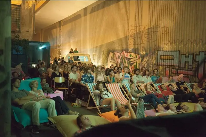 startuje-letni-kino-meetfactory-promitat-bude-na-prani-divaku-soutez-1