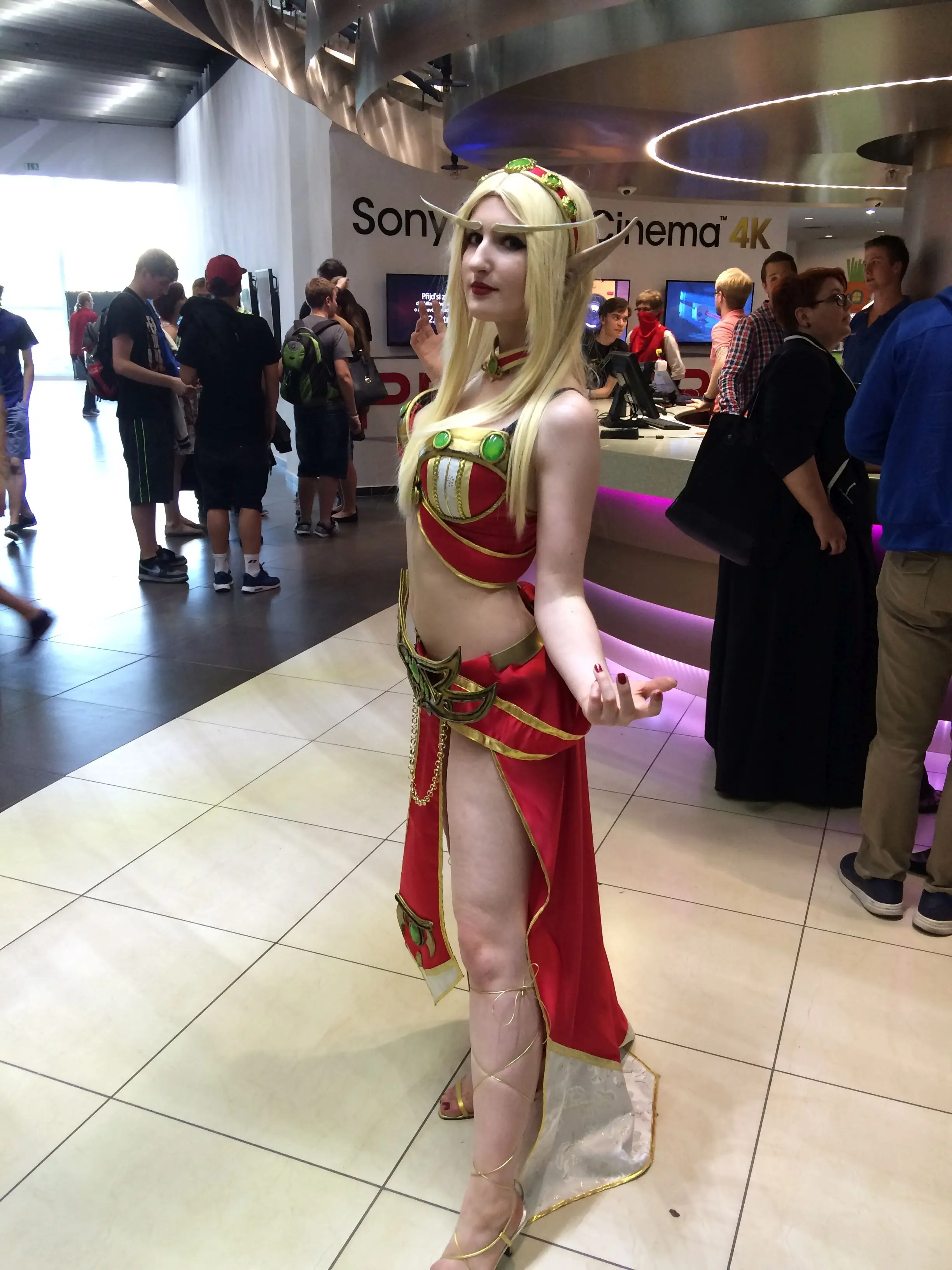 OBRAZEM: Fanoušci Warcraftu vzali útokem hostivařské kino PREMIERE CINEMAS