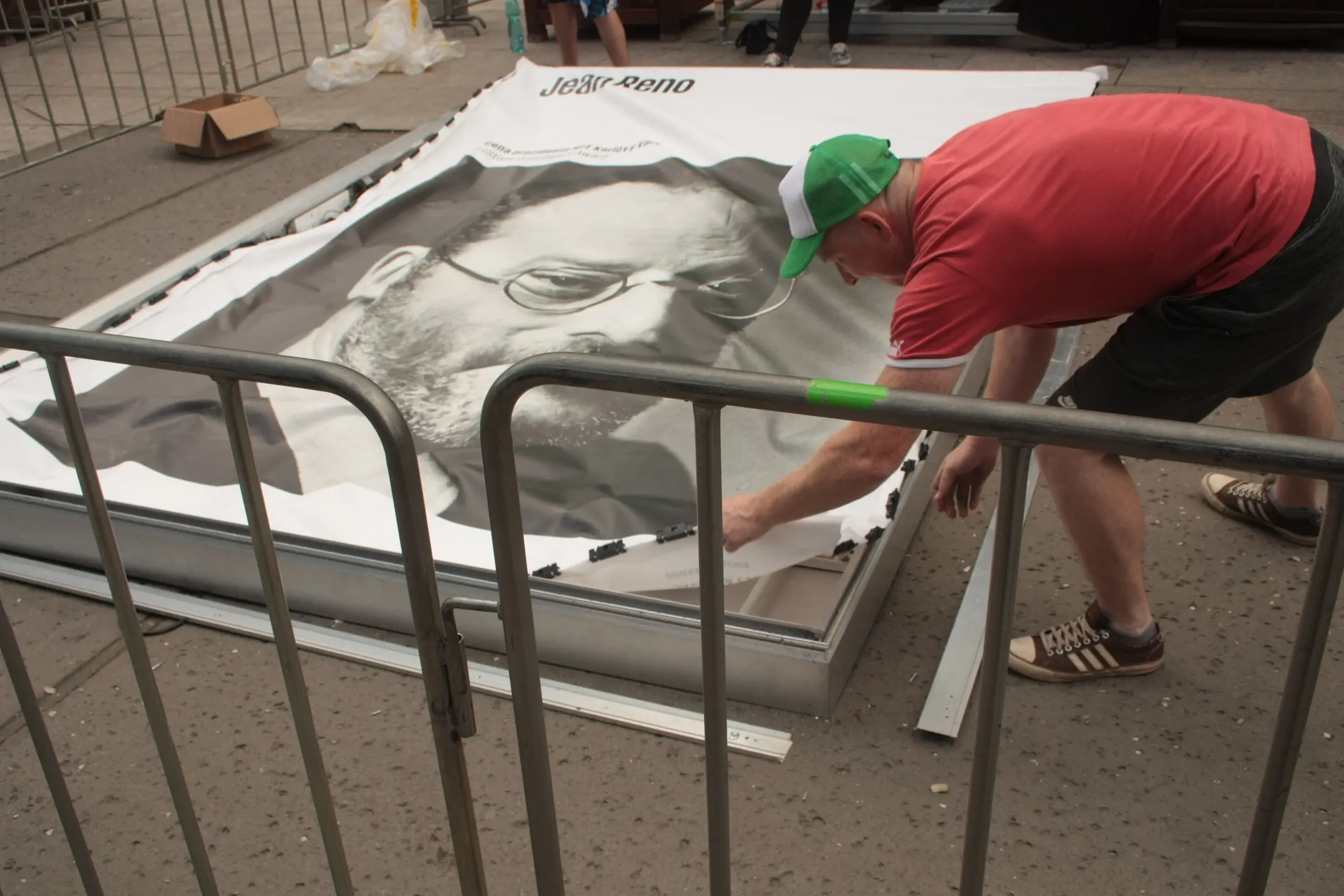 karlovy-vary-2016-radosti-a-strasti-s-ocasem-jarmuschova-zenova-domacnost-a-medved-za-volantem-3