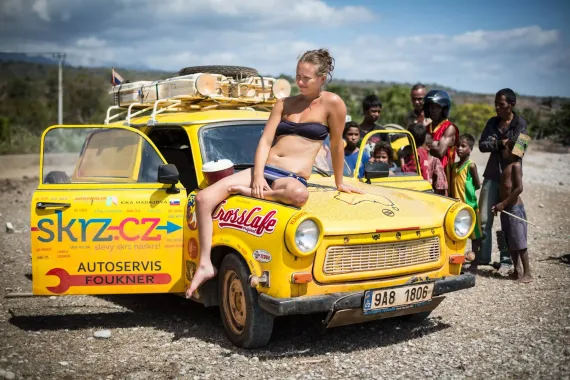 SOUTĚŽ: Dobrodruzi vyhlašují anketu. Vyberte nejlepší DVD obal a vyhrajte dokument Trabantem do posledního dechu