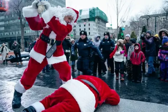 Santa je pořád úchyl: první fotky slibují, že se nic nezměnilo. Díky bohu!