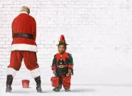 Santa je pořád úchyl: Necenzurovaný trailer slibuje další peprné Vánoce