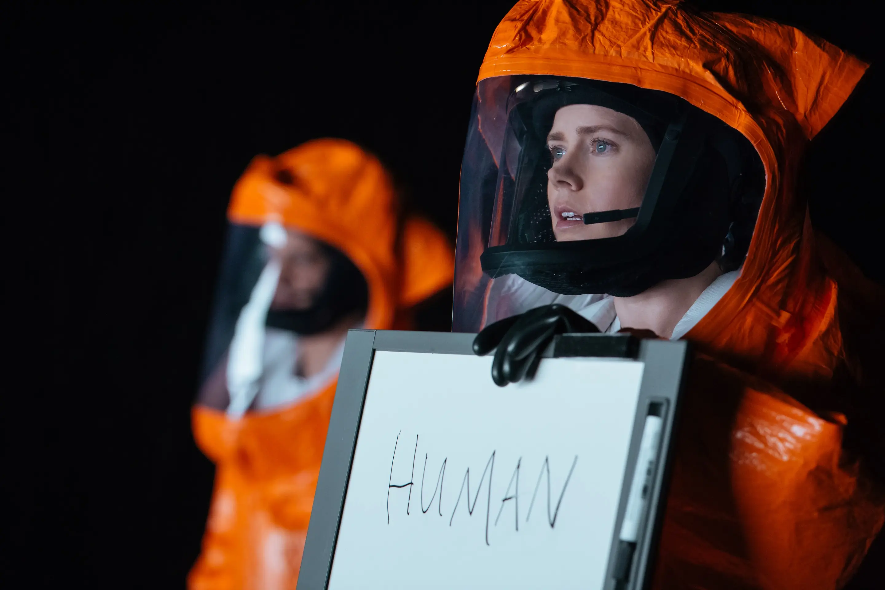 Amy Adams riskuje život ve sci-fi Příchozí. Existuje ve vesmíru něco krásnějšího a hlubšího?