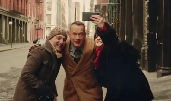 Vzpomínka na to, jak Tom Hanks omylem narušil svatbu a dal snoubencům ty nejlepší možné fotky vůbec