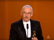 Andrzej Wajda přebírá Oscara za celoživotní dílo