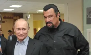 Steven Seagal dostal od svého "osobního přítele Putina" ruské občanství