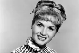 Zemřela herečka Debbie Reynolds, matka Carrie Fisher