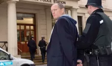 Lost in London: Trailer - Woody Harrelson kdysi skončil v Londýně ve vězení a letos o tom natočí film. V reálném čase!