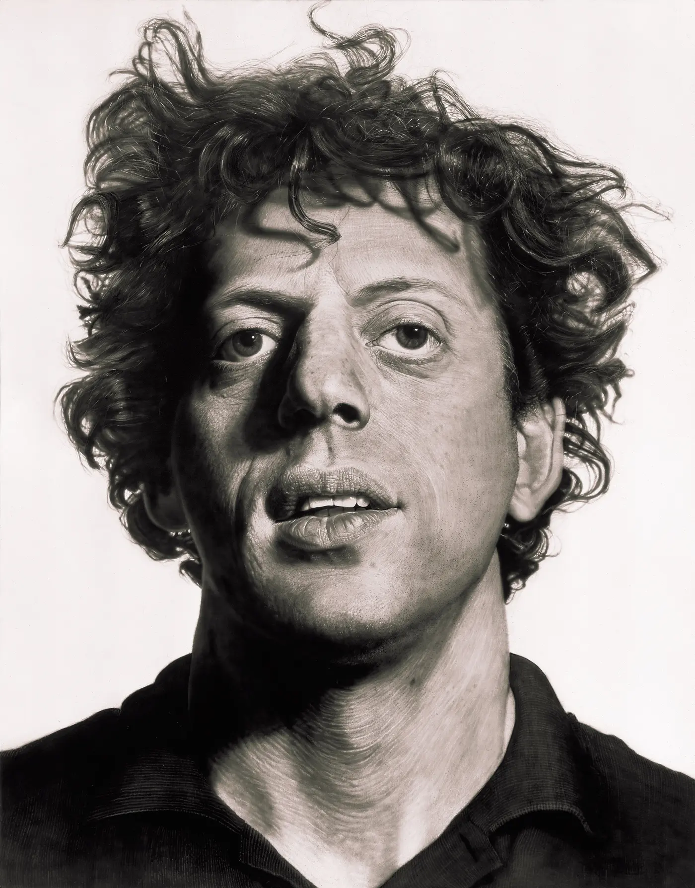 hudebni-skladatel-philip-glass-slavi-80-narozeniny-minimalisticky-v-dech-beroucim-nasazeni
