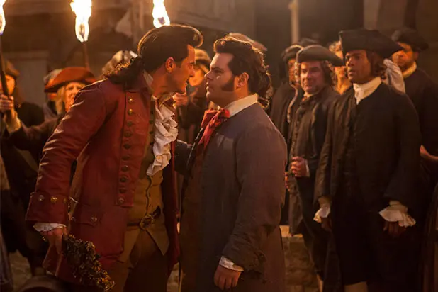 Novou verzi Krásky a zvířete si v Rusku děti neužijí - je do 16 let nepřístupná kvůli postavě gaye