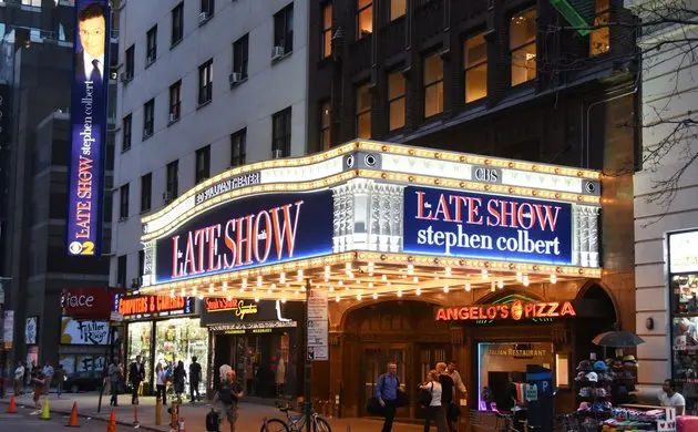 glosa-colbert-nebo-stalin