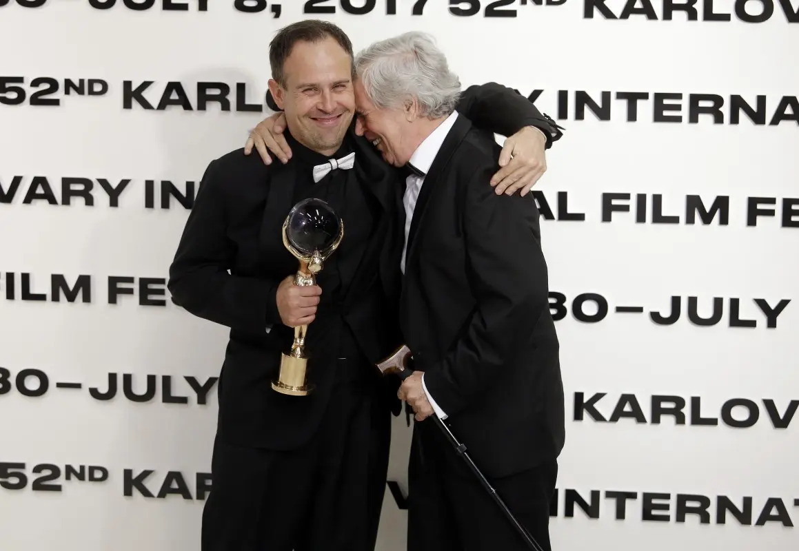 karlovy-vary-2017-kristalovy-globus-si-odvazi-krizacek