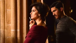 Recenze: Španělská královna - film, ve kterém se všichni baví, ale divák ne