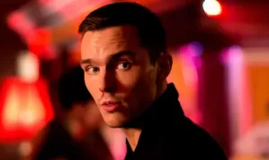 Nicholas Hoult by se mohl stát filmovým J. R. R. Tolkienem