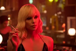 Atomic Blonde: Charlize Theron jako sexy špionka v rozděleném Berlíně
