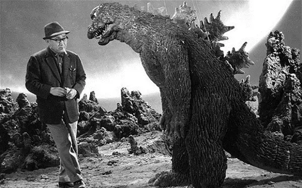 zemrel-haruo-nakajima-muz-v-kostymu-godzilly-1