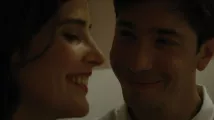 Cobie Smulders - Literally, Right Before Aaron (2017), Obrázek #2