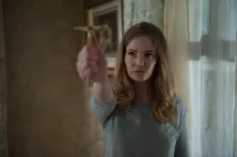 Jennifer Jason Leigh - Amityville: Probuzení (2017), Obrázek #1