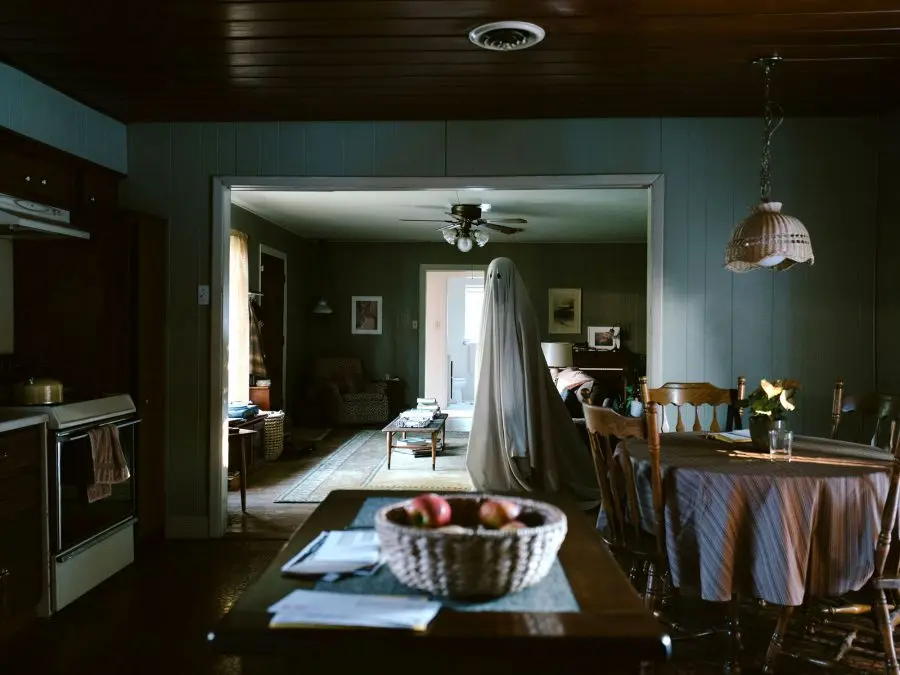 a-ghost-story-jak-strasi-oscarovy-herec-pod-prosteradlem-1