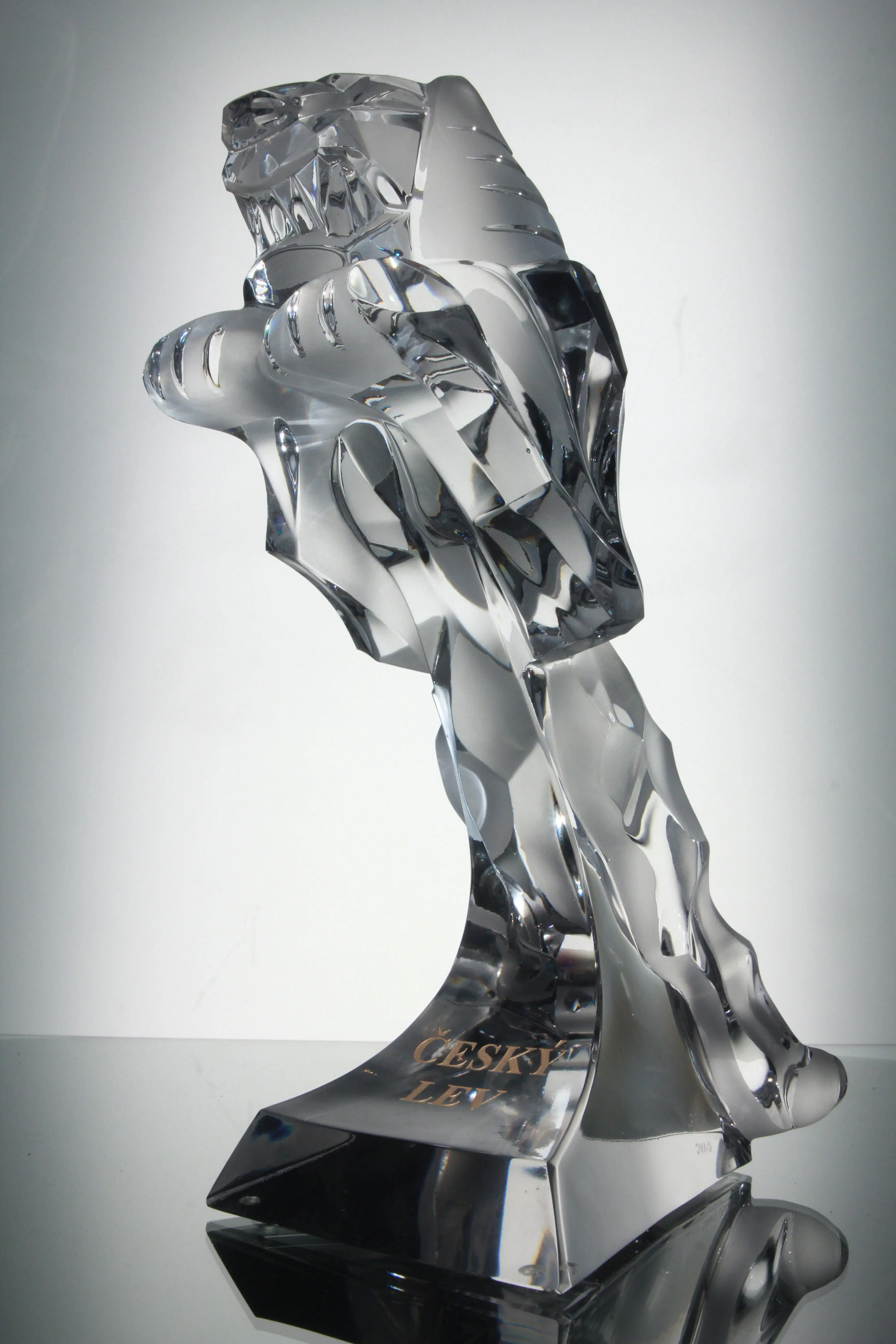 zemrel-jiri-ruckl-v-jeho-sklarne-vznikla-filmova-soska-ceskeho-lva