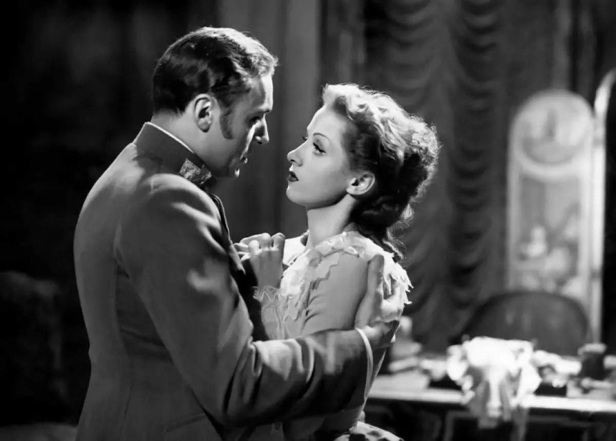 v-obdivuhodnem-veku-100-let-zemrela-francouzska-herecka-danielle-darrieux-2