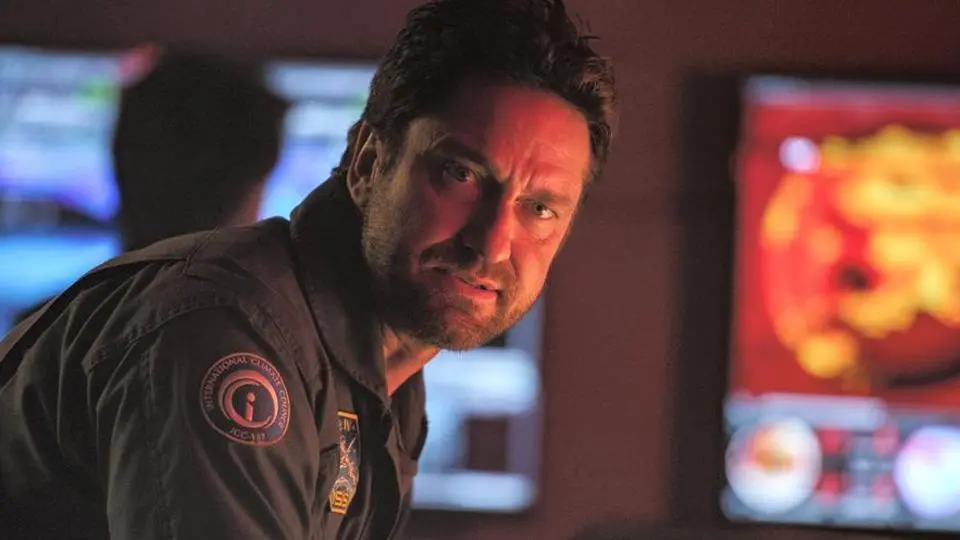 recenze-geostorm-globalni-nebezpeci-buh-bud-milostiv-dusi-scenaristy-protoze-za-tohle-by-mel-jit-rovnou-do-pekla