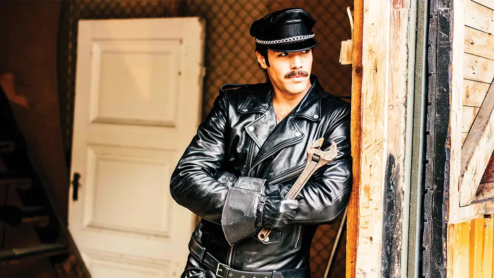 Recenze: Tom of Finland - příběh gay ikony, která inspirovala Village People a Freddieho Mercuryho