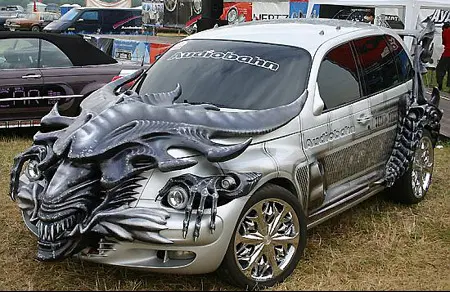 Zapomeňte na Rychle a zběsile. Takhle vypadají auta lidí, co opravdu milují film!