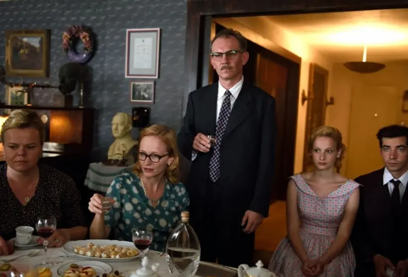 Recenze: Zahradnictví: Nápadník - stojí finále "předpelíškovské" trilogie za návštěvu kina?