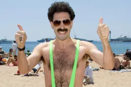 Borat, neboli Sacha Baron Cohen, zaplatí za Čechy pokutu Kazachům. Kvůli plavkám!