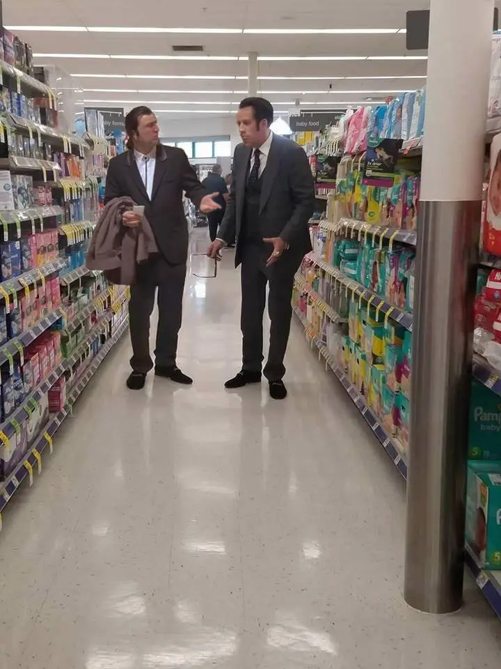 nicolas-cage-se-zasekl-v-ulicce-s-tampony-a-reakce-na-sebe-nedala-dlouho-cekat-3