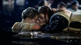 Všimli jste si drsného vtípku v Titanicu? Cameron svému producentovi přichystal obskurní osud