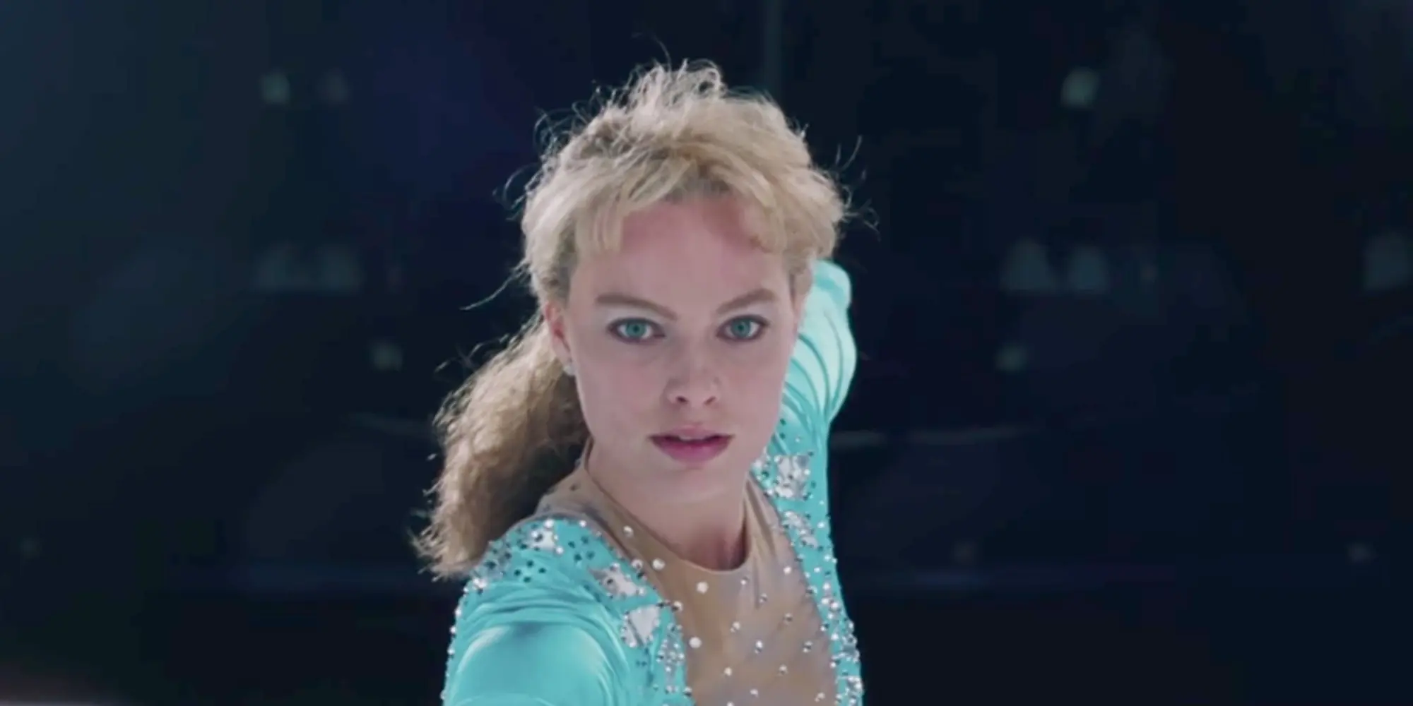 Recenze: Já, Tonya - Margot Robbie nazuje brusle a usiluje o olympijskou medaili. Ale mezitím dojde ke skandálu...