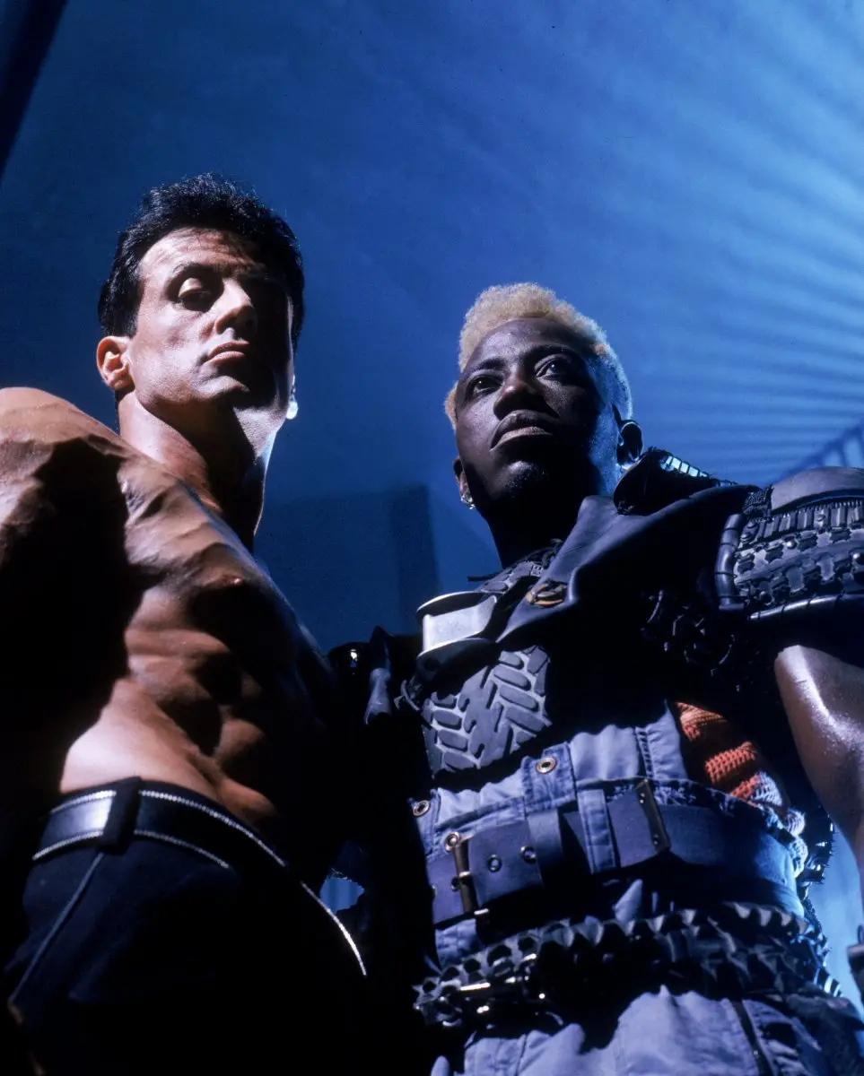 jak-sci-fi-demolition-man-prisla-ke-trem-muslim