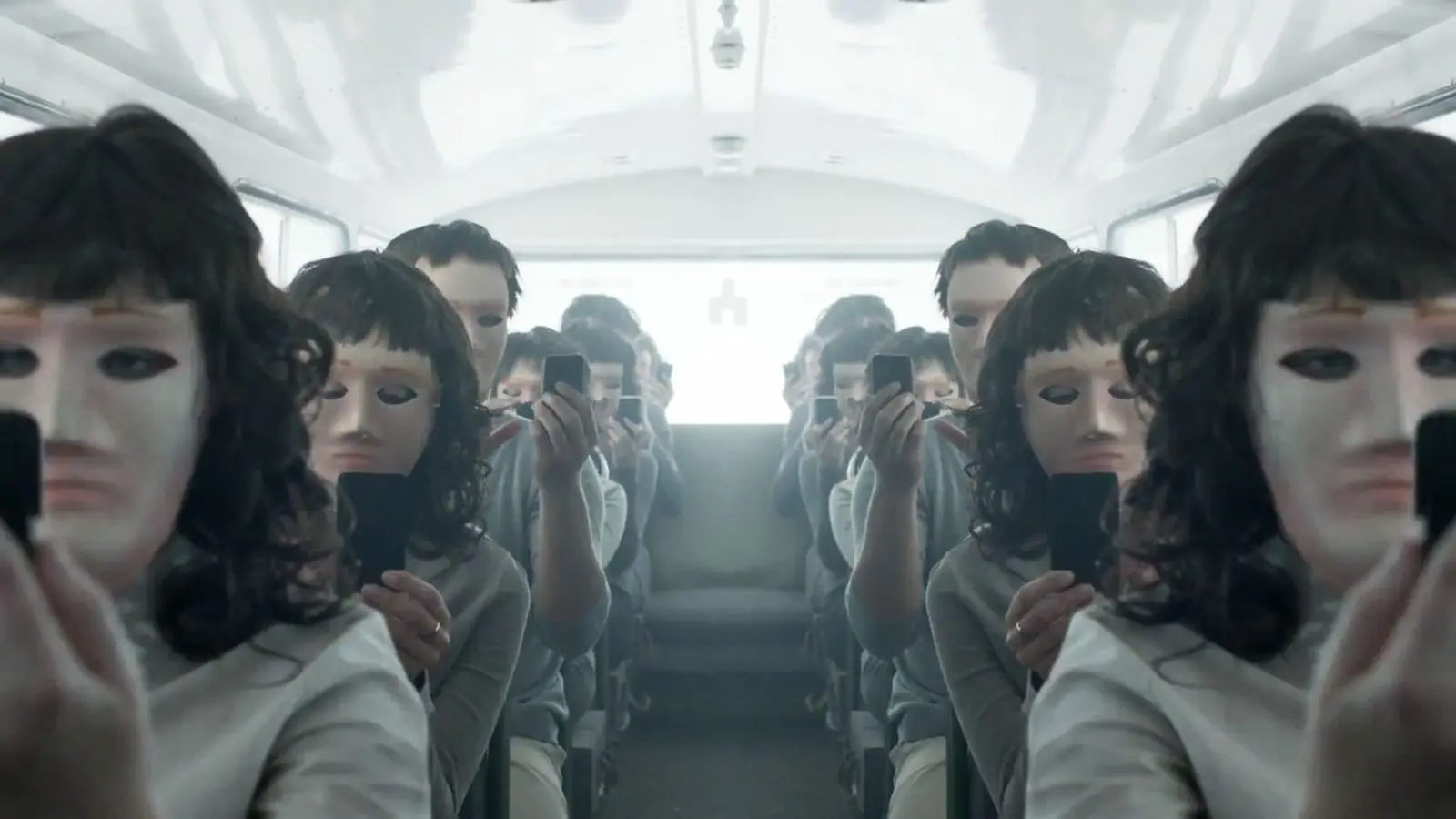 Černé zrcadlo předestře další temnou budoucnost lidstva. "Užijeme" si pátou sérii?