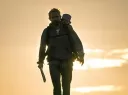 Cargo: Martin Freeman má 48 hodin na záchranu dcery, než se sám promění v zombie