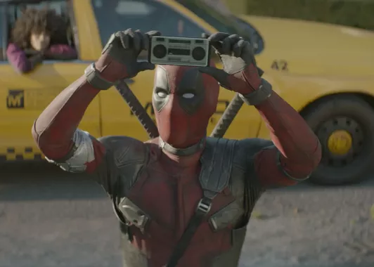 Padouch, bezlepková dieta a zjizvená tvář. Bude komiksový bourák Deadpool "chutnat" všem?