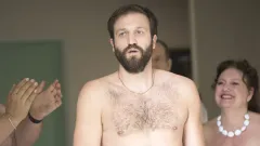 Pomůže nahota v boji proti terorismu? Francouzi natočili seriál z alternativní budoucnosti