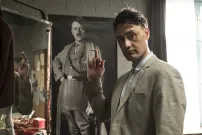 Režisér Thora točí se Scarlett Johansson v České republice. Parodií na Hitlera chce naštvat rasisty