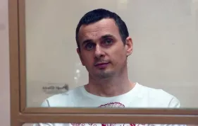 Režisér Oleg Sencov, odsouzený k 20 letům, drží v ruském vězení téměř 2 měsíce hladovku