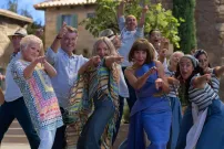 Recenze: Mamma Mia: Here We Go Again! - láska, léto a disco v rytmu skupiny ABBA
