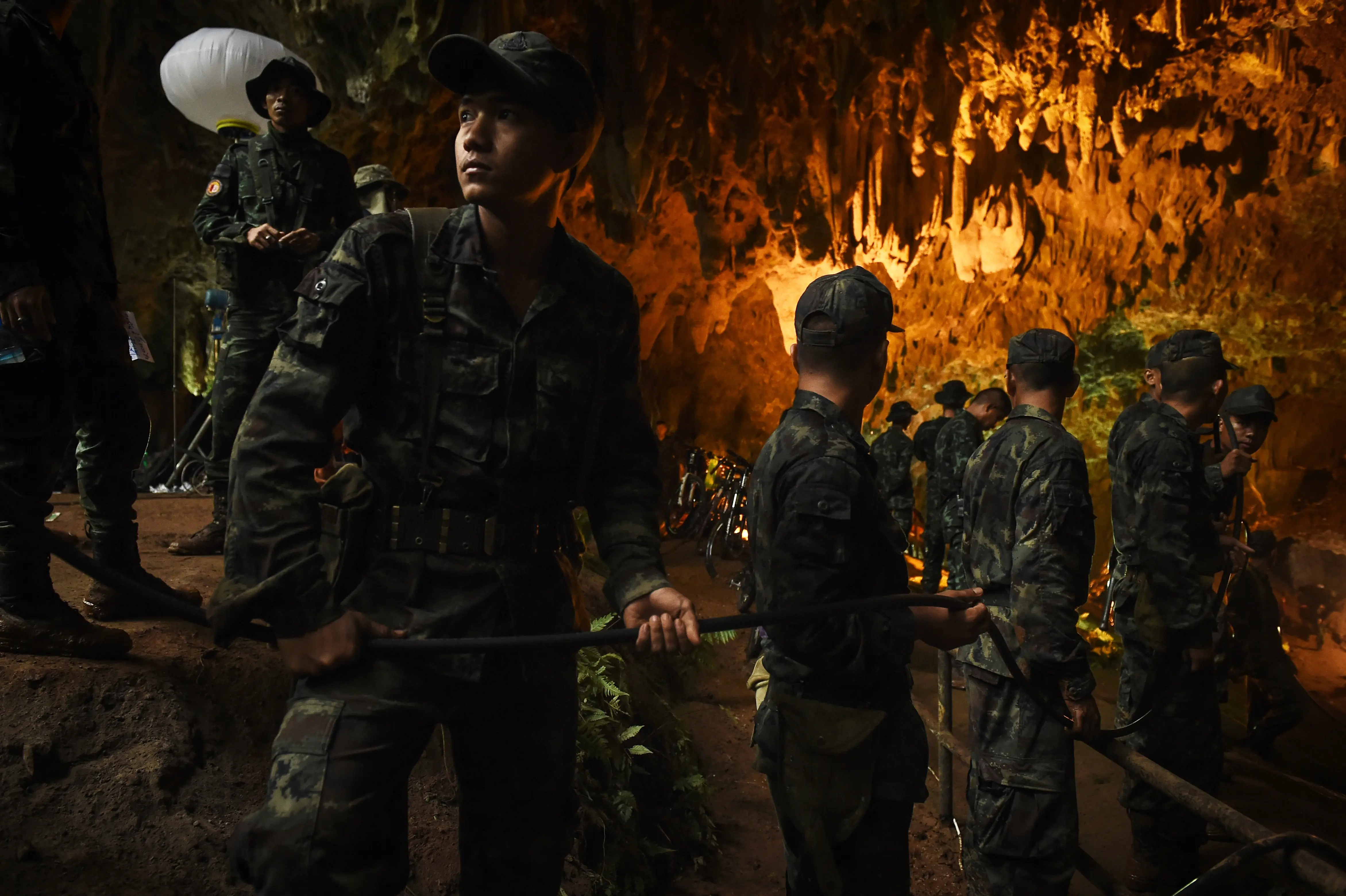 Drama mladých thajských fotbalistů uvězněných v jeskyni obletělo svět. Nyní míří na televizní obrazovky